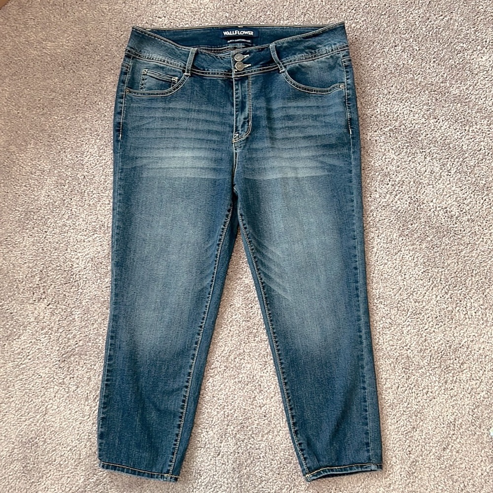 Wallflower Flirty Curvy High Rise Jeans